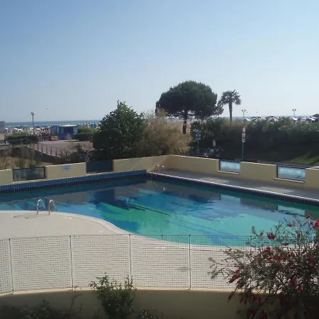 Flat In A Seafront Building With Swimming Pool Daire Bibione