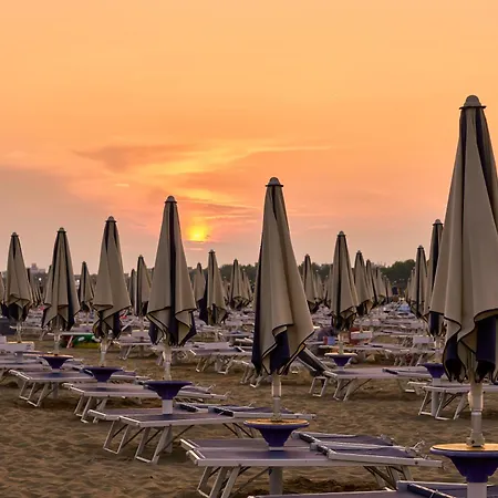 Flat In A Seafront Building With Swimming Pool Bibione