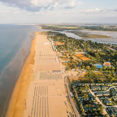 Flat In A Seafront Building With Swimming Pool * Bibione