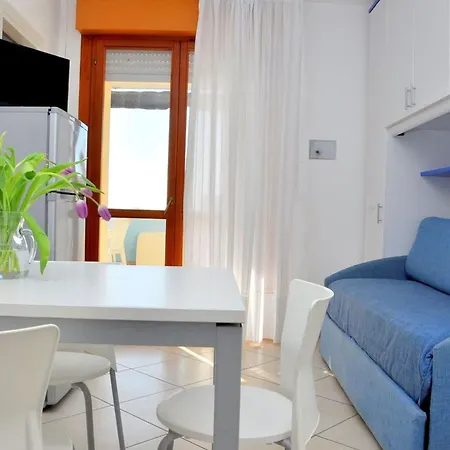 Flat In A Seafront Building With Swimming Pool Apartament